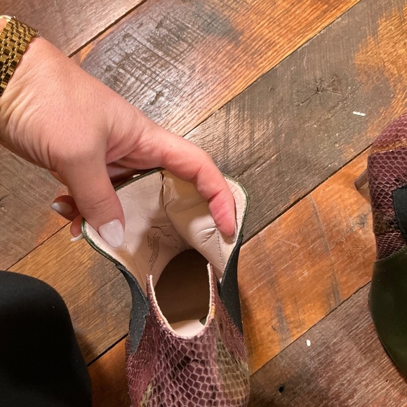 Vince Camuto Green Purple Snakeskin Leather Ankle Boots Size 10 - Picture 8 of 10